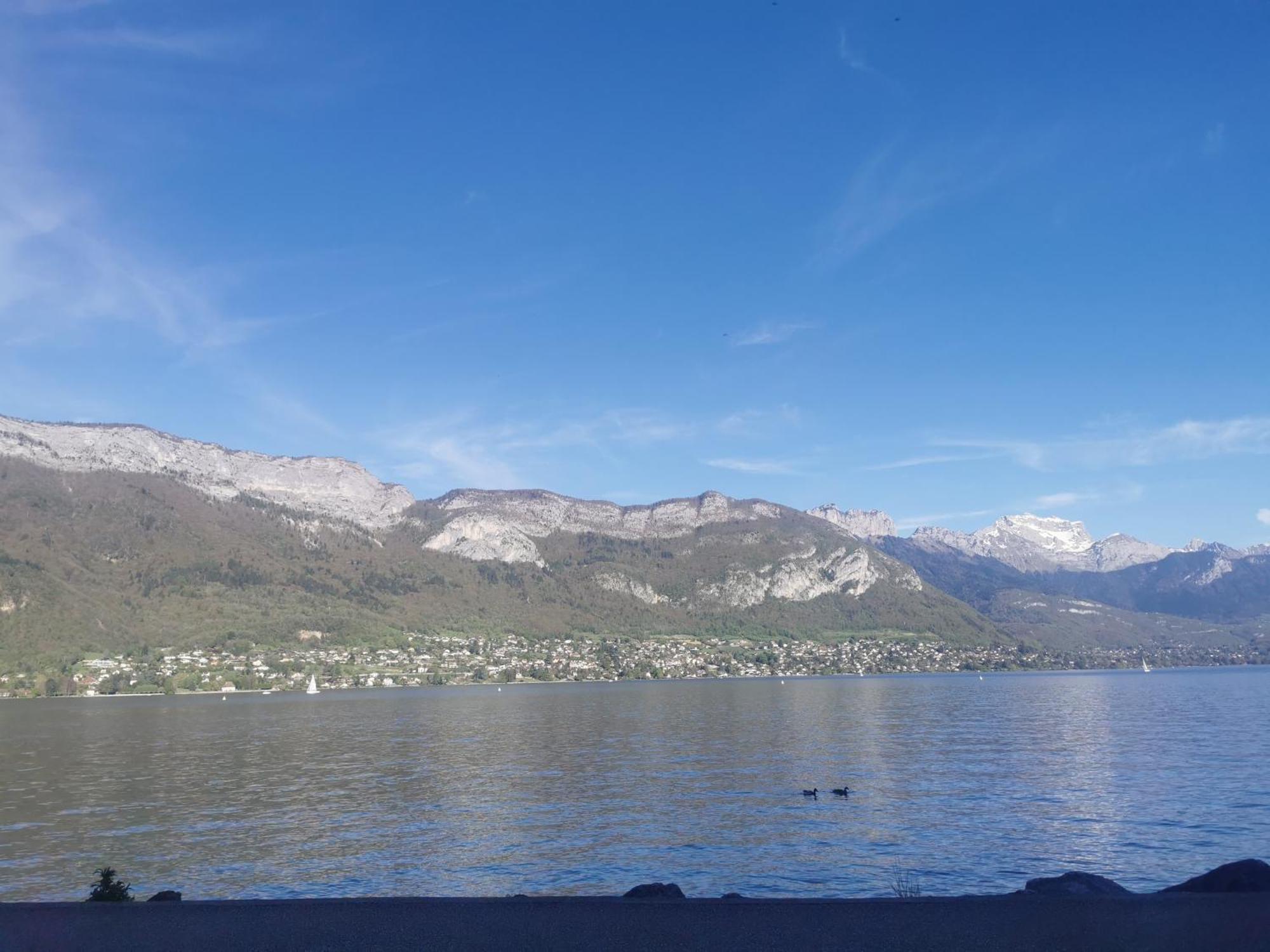 Charmant Appartement A 1 Minute Du Lac Annecy Exterior photo